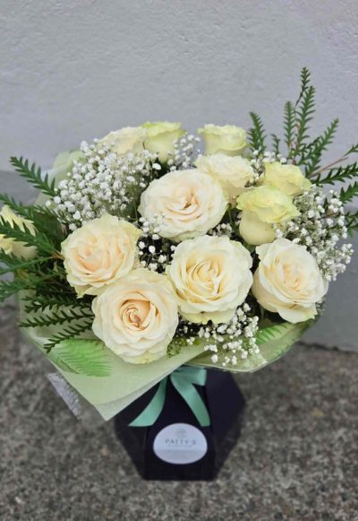 12 White Roses