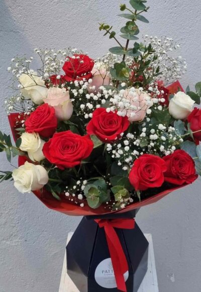 12 Mixed Coloured Roses